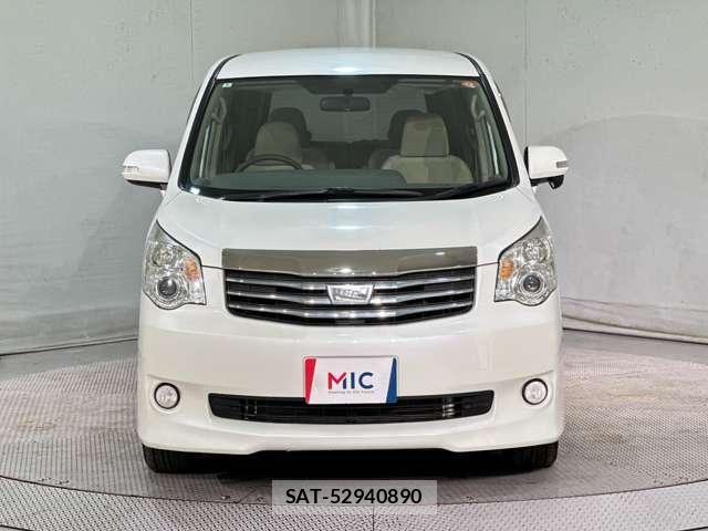 Toyota NOAH 2010-05 7271378-2