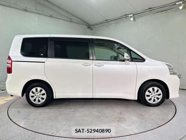 Toyota NOAH 2010-05 7271378-3