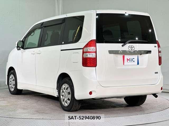 Toyota NOAH 2010-05 7271378-6