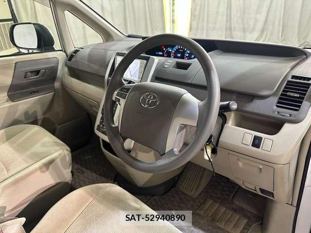 Toyota NOAH 2010-05 7271378-8