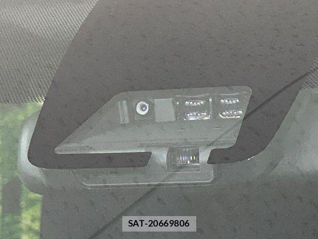 Toyota NOAH 2017-09 7271370-4