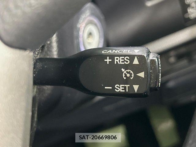 Toyota NOAH 2017-09 7271370-5