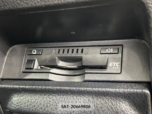 Toyota NOAH 2017-09 7271370-6