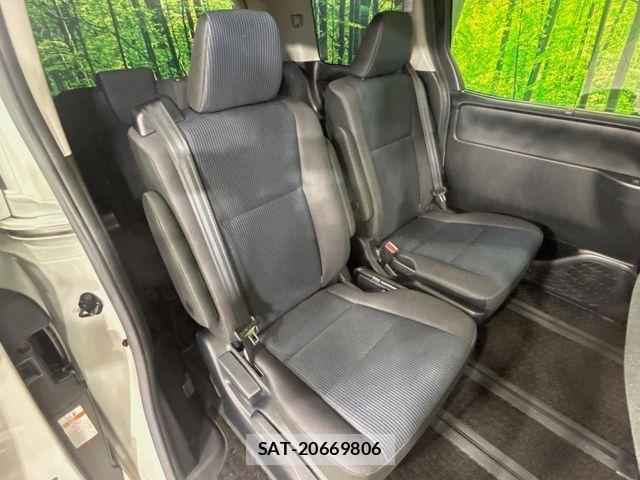 Toyota NOAH 2017-09 7271370-8