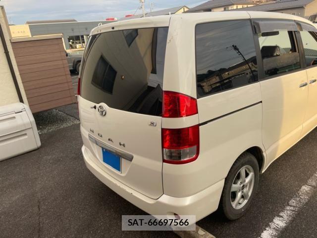 Toyota NOAH 2005-09 7272515-10