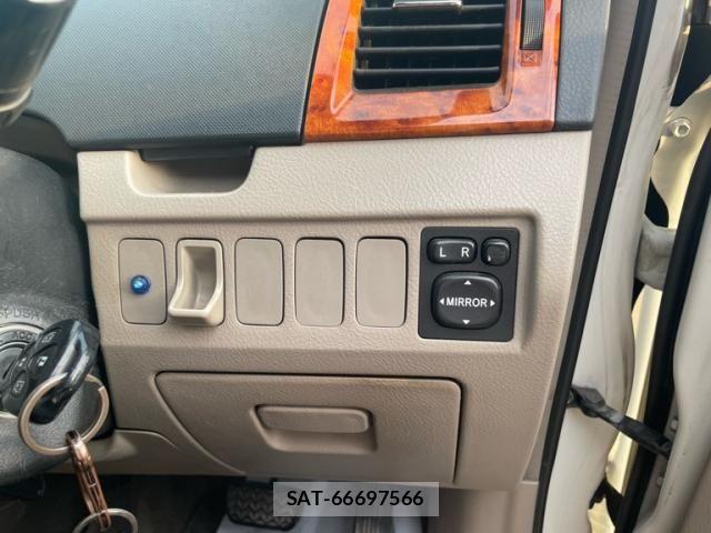 Toyota NOAH 2005-09 7272515-17