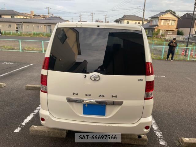 Toyota NOAH 2005-09 7272515-8