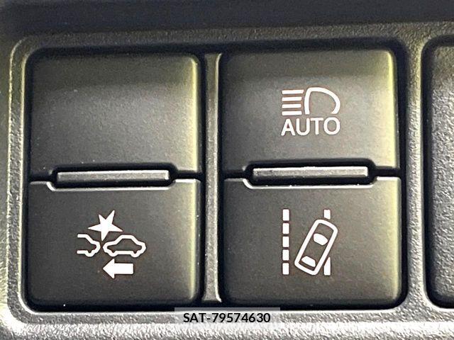 Toyota NOAH 2016-09 7328922-3
