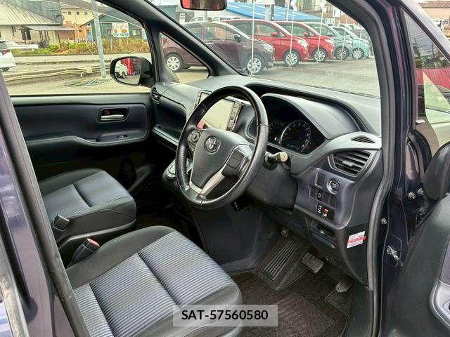 Toyota NOAH 2014-02 7328923-16