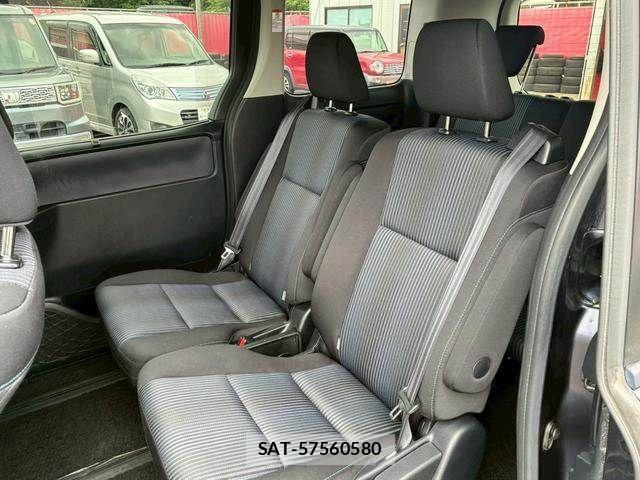 Toyota NOAH 2014-02 7328923-17
