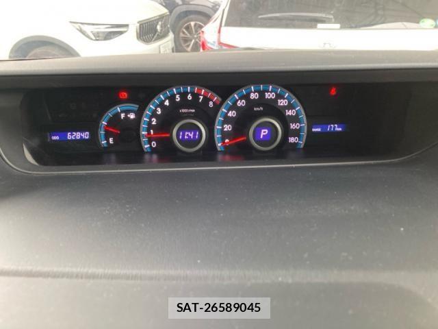 Toyota NOAH 2012-11 7328927-9