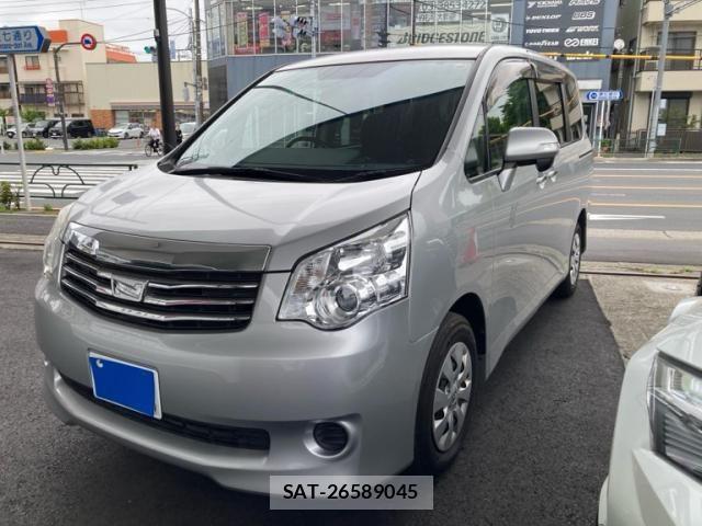 Toyota NOAH 2012-11 7328927-1