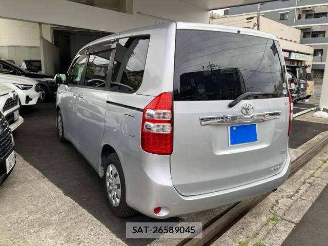 Toyota NOAH 2012-11 7328927-2