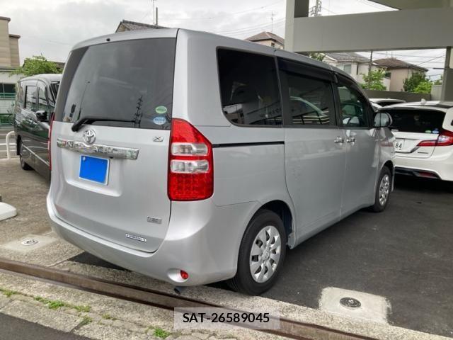 Toyota NOAH 2012-11 7328927-3
