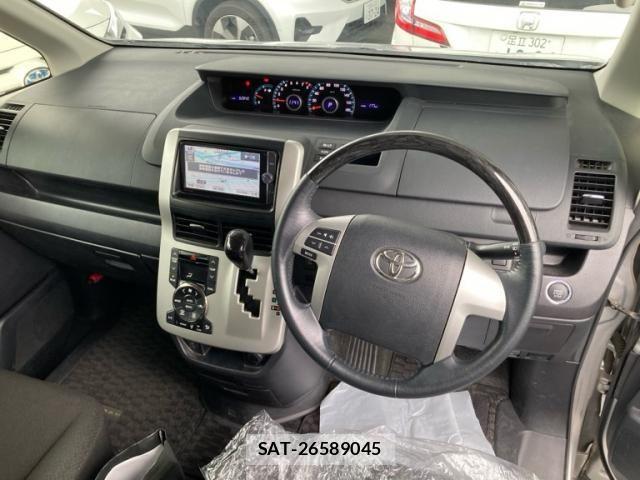 Toyota NOAH 2012-11 7328927-5