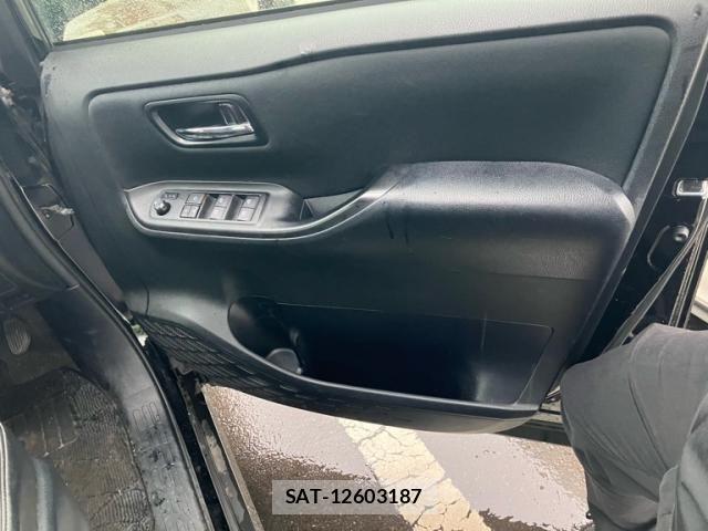 Toyota NOAH 2017-03 7328921-10
