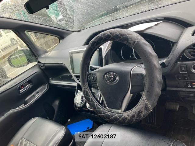 Toyota NOAH 2017-03 7328921-11