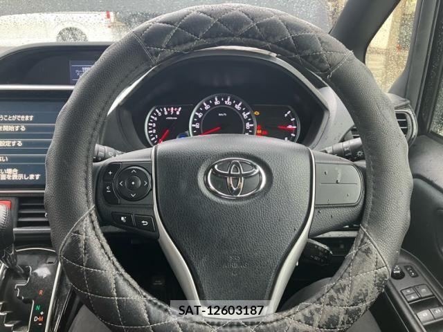 Toyota NOAH 2017-03 7328921-15