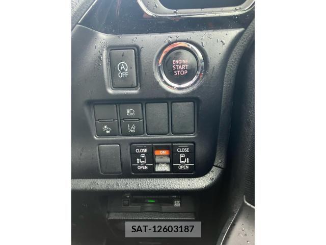 Toyota NOAH 2017-03 7328921-16
