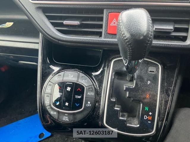 Toyota NOAH 2017-03 7328921-19