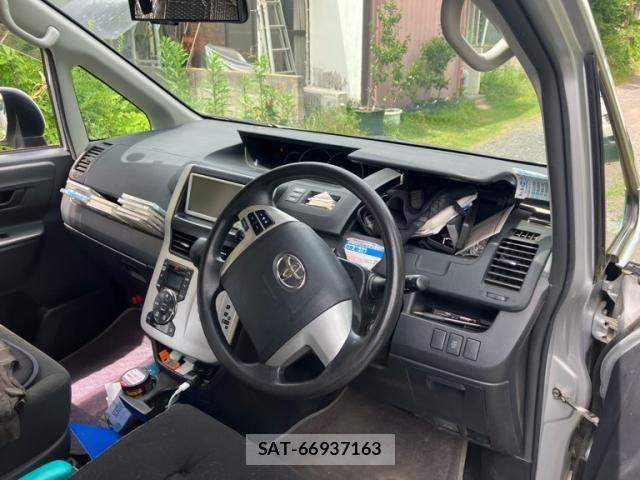 Toyota NOAH 2010-08 7328932-15