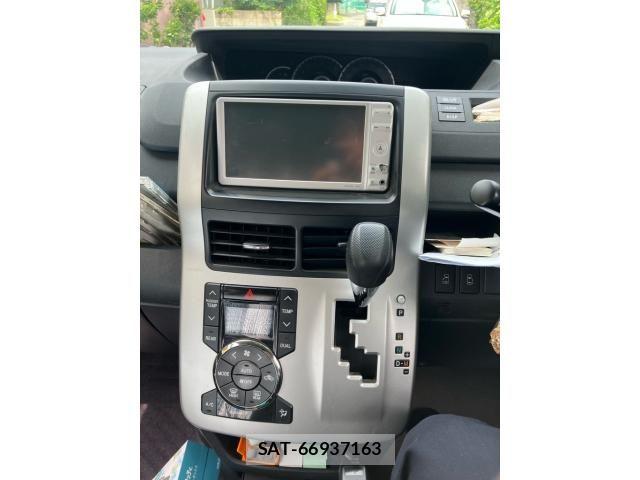 Toyota NOAH 2010-08 7328932-17