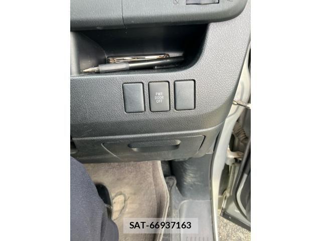 Toyota NOAH 2010-08 7328932-18
