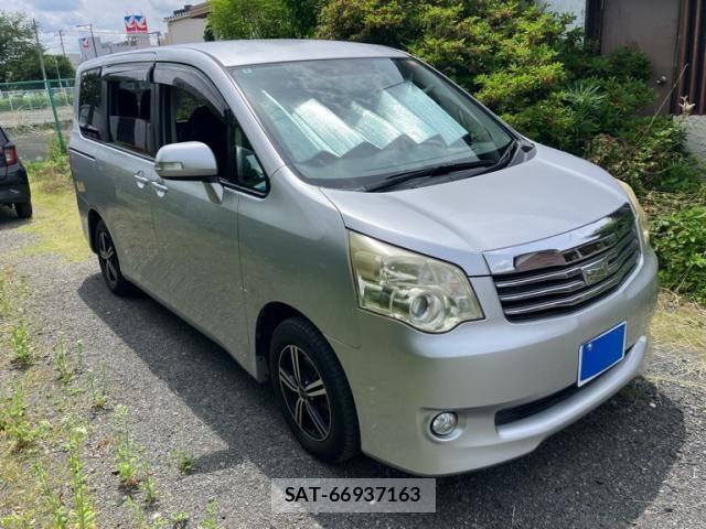 Toyota NOAH 2010-08 7328932-1