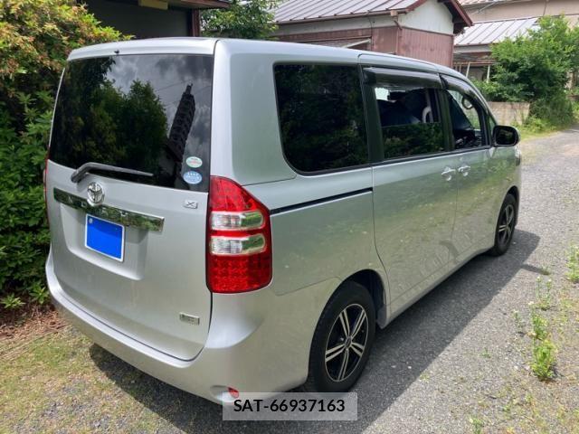 Toyota NOAH 2010-08 7328932-3