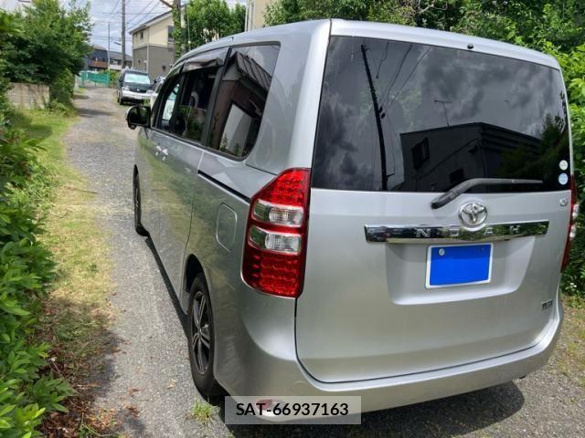 Toyota NOAH 2010-08 7328932-4