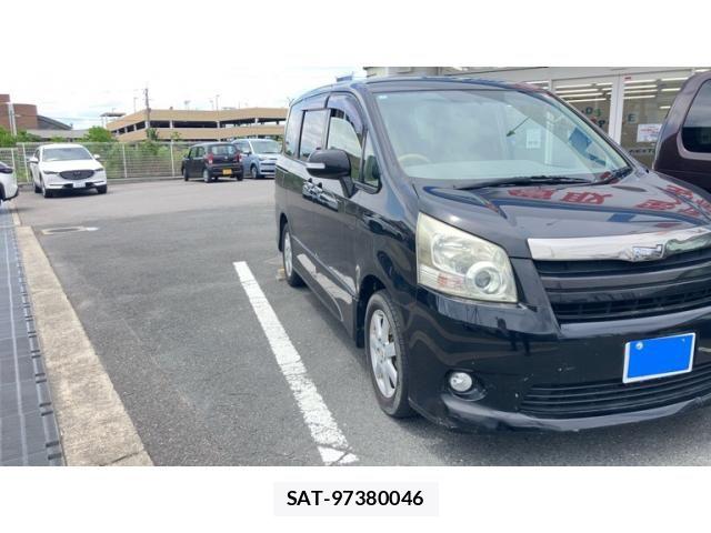 Toyota NOAH 2010-03 7328930-1
