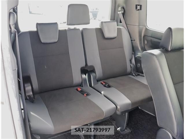 Toyota NOAH 2020-04 7328917-10