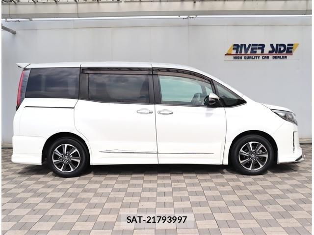 Toyota NOAH 2020-04 7328917-4