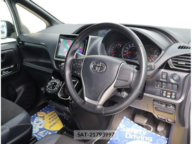 Toyota NOAH 2020-04 7328917-7