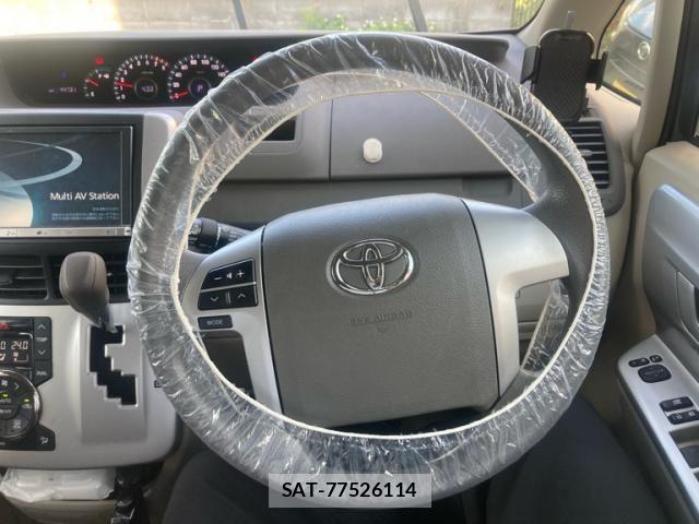 Toyota NOAH 2014-01 7328929-10