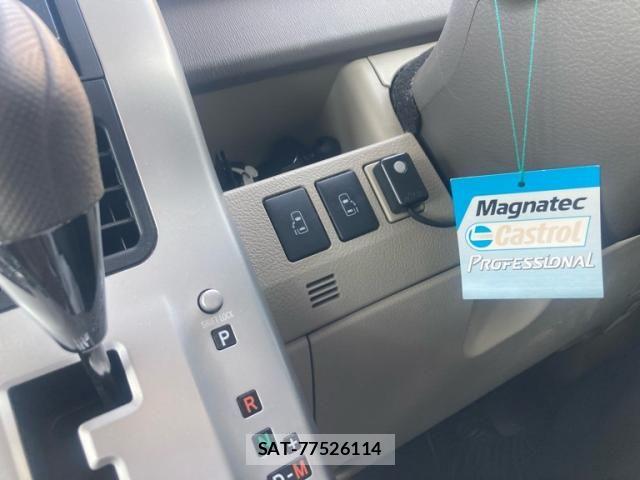 Toyota NOAH 2014-01 7328929-14