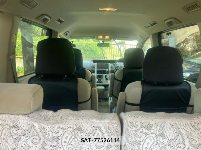 Toyota NOAH 2014-01 7328929-17
