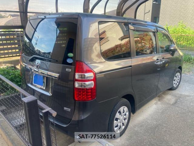 Toyota NOAH 2014-01 7328929-2