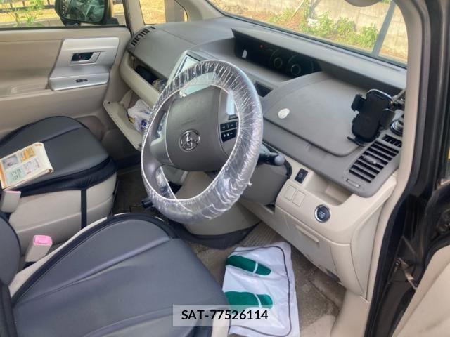 Toyota NOAH 2014-01 7328929-6