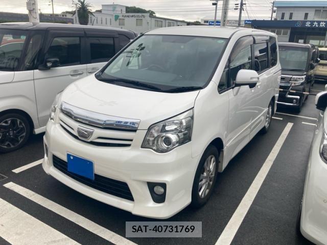 Toyota NOAH 2012-02 7328925-0