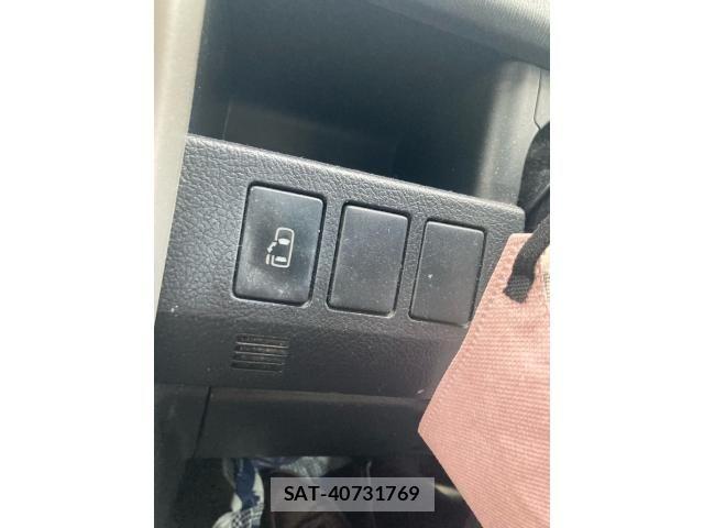 Toyota NOAH 2012-02 7328925-10
