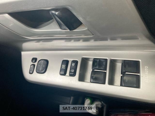Toyota NOAH 2012-02 7328925-11