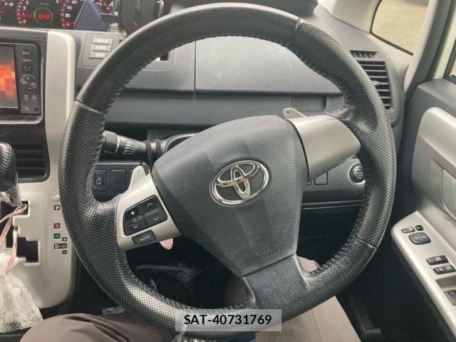 Toyota NOAH 2012-02 7328925-15