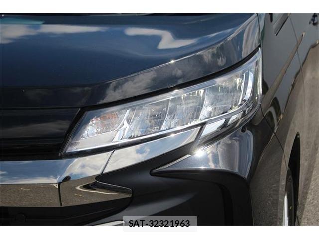 Toyota NOAH 2025-03 7328919-18