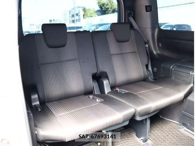 Toyota NOAH 2018-02 7328915-11