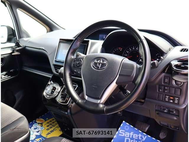 Toyota NOAH 2018-02 7328915-23
