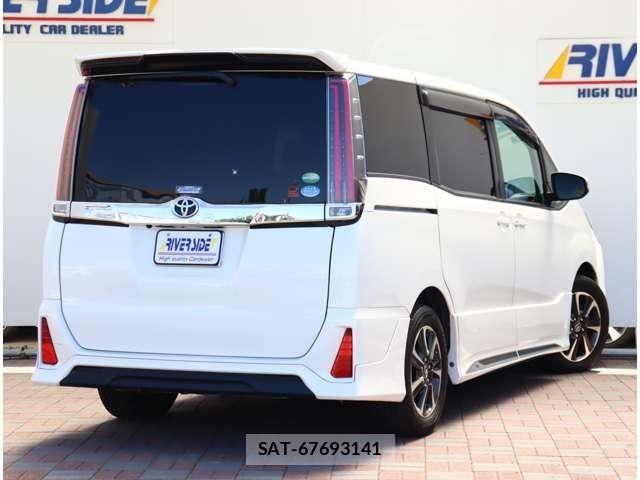 Toyota NOAH 2018-02 7328915-5