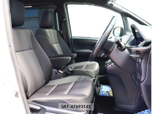 Toyota NOAH 2018-02 7328915-8