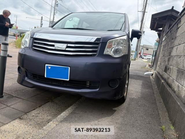 Toyota NOAH 2013-08 7328931-0