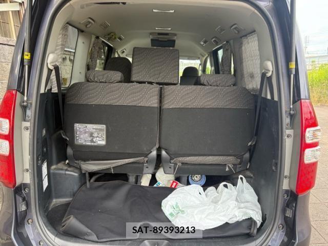 Toyota NOAH 2013-08 7328931-13